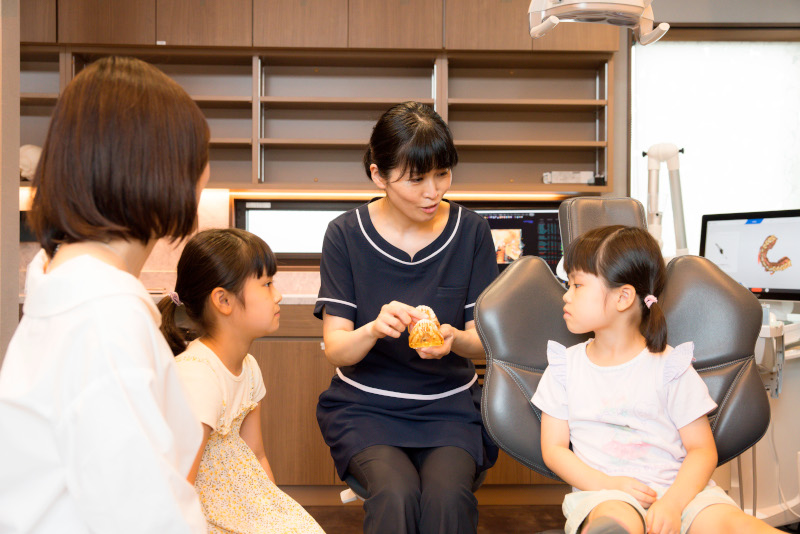 「日本の子どもは矯正しないの？」欧米と日本の大きな違い